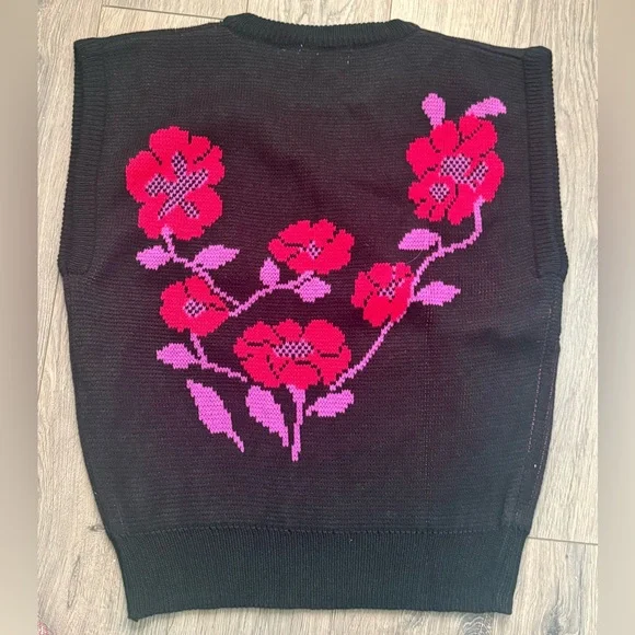 Vtg Black Sweater Vest shirt with Red Floral Design Sz Large - Picture 4 of 4